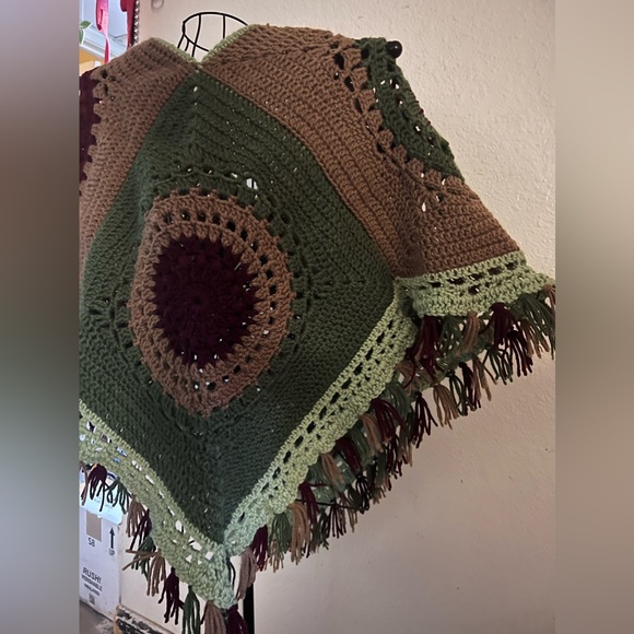 Handmade crochet poncho - Picture 3 of 7